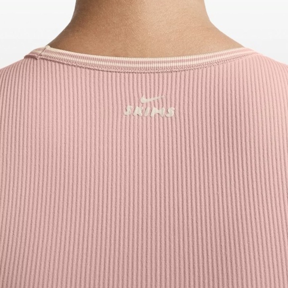 Skims x Nike Ribbed Seamless Short Sleeve Top - Picture 2 of 8